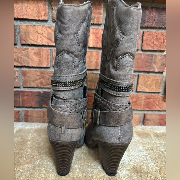 🖤MIA STRAPPY BUCKLE STUDDED GRAY FAUX LEATHER HEELED CALF HIGH BOOTS SIZE 8🖤 - Picture 5 of 12